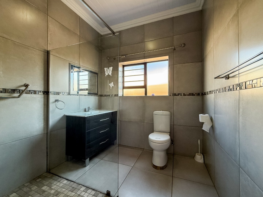  Bedroom Property for Sale in Wilkoppies North West